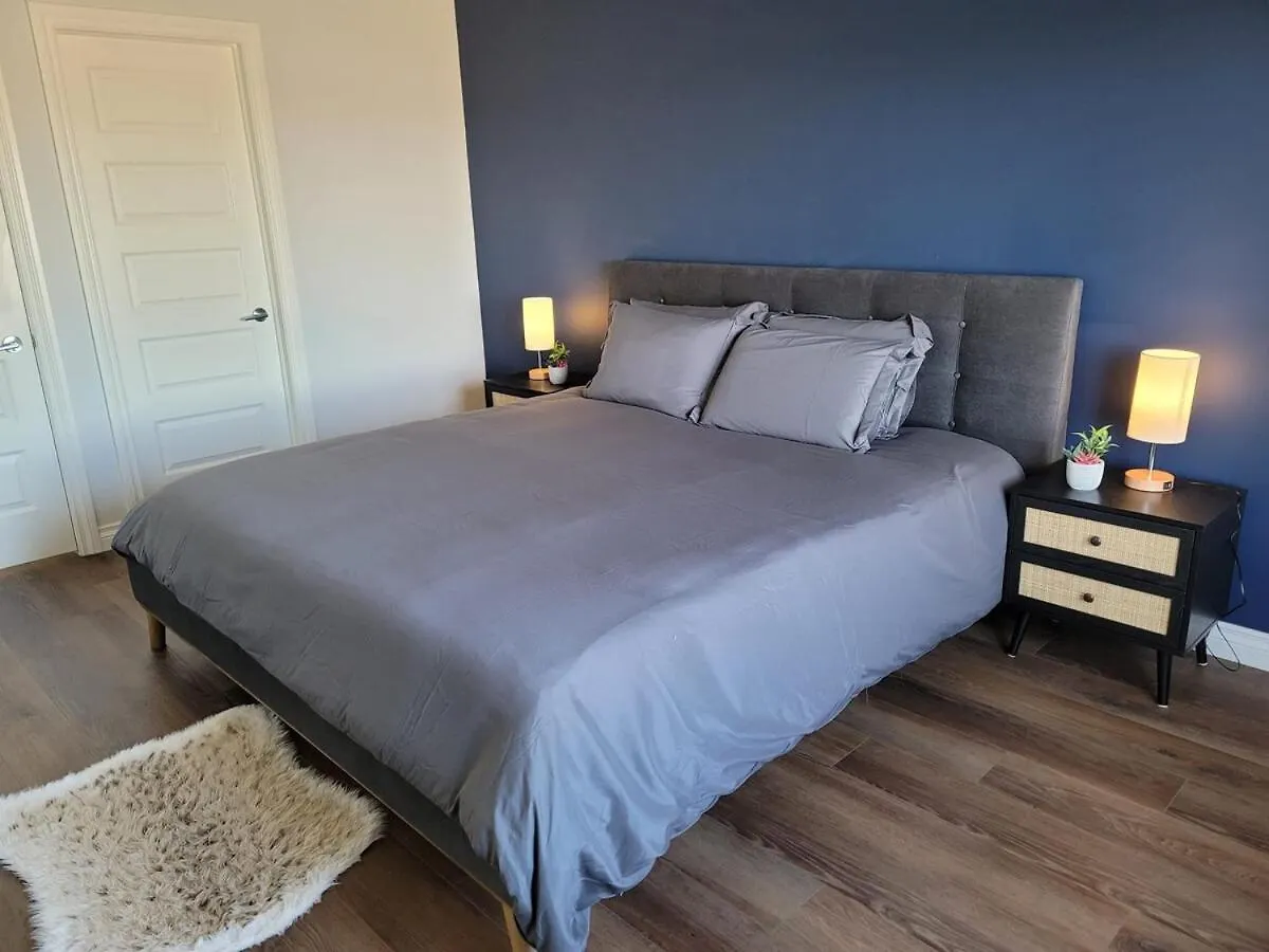 Exquisite Entire 4- Bed Rooms Vacation Home! Calgary 0*,