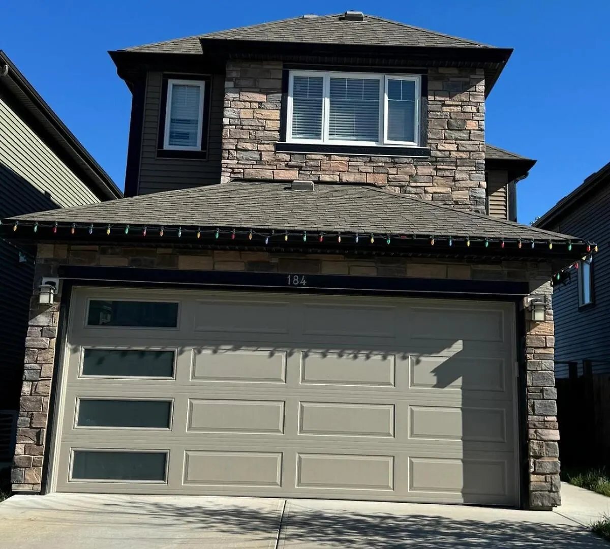 Exquisite Entire 4- Bed Rooms Vacation Home! Calgary Holiday home