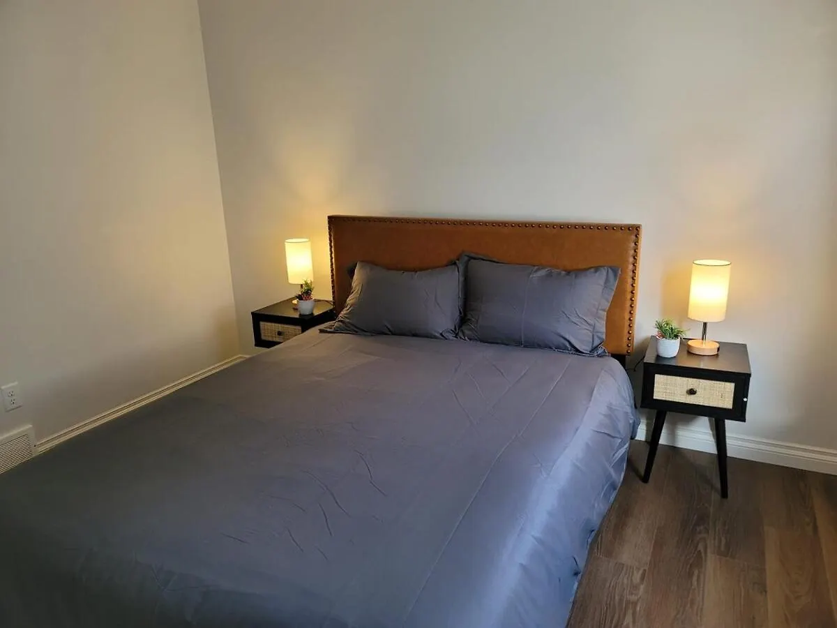 Exquisite Entire 4- Bed Rooms Vacation Home! Calgary Holiday home