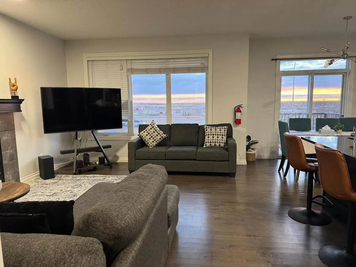 Holiday home Exquisite Entire 4- Bed Rooms Vacation Home! Calgary Canada