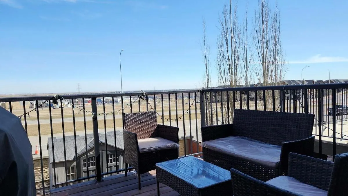Exquisite Entire 4- Bed Rooms Vacation Home! Calgary
