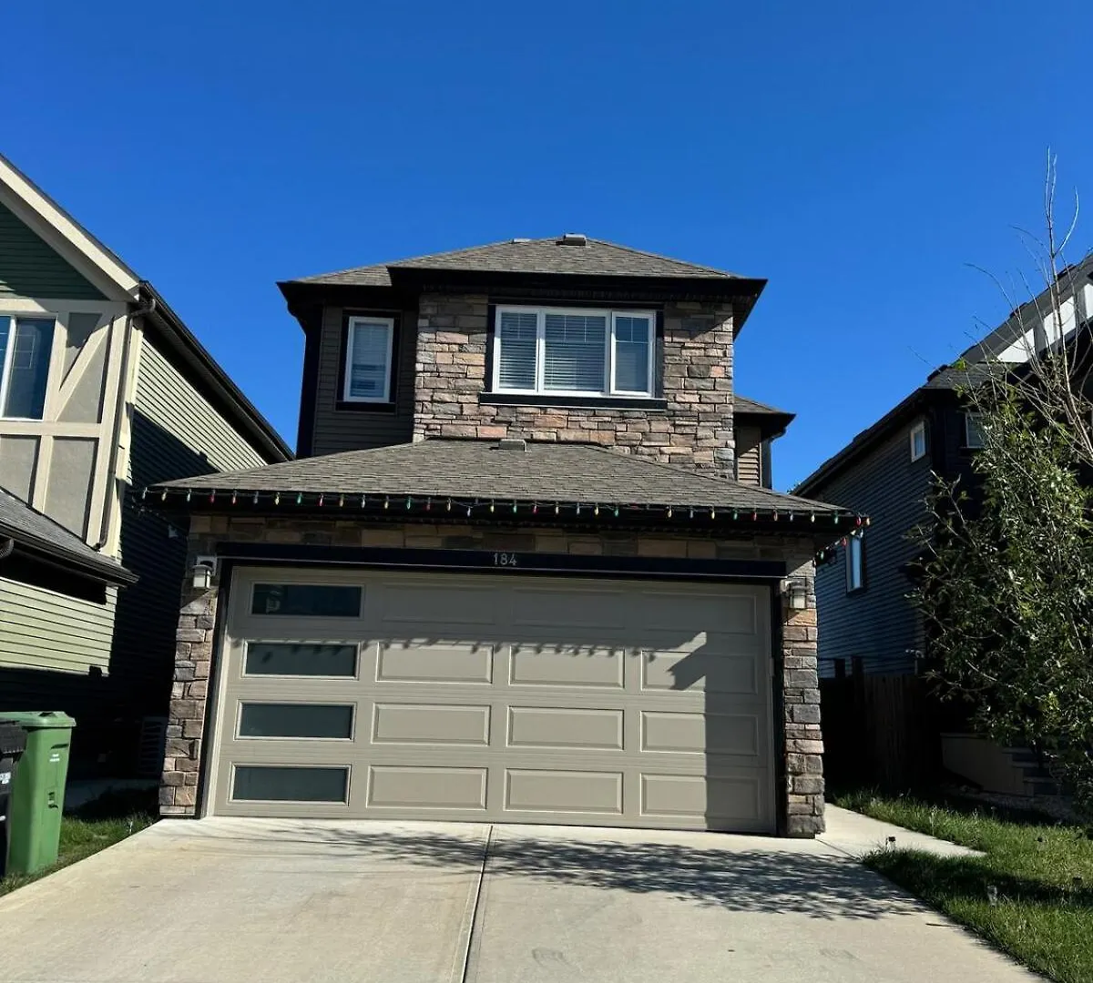 Exquisite Entire 4- Bed Rooms Vacation Home! Calgary