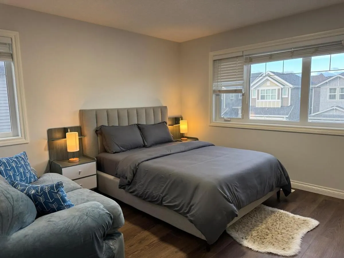 別荘 Exquisite Entire 4- Bed Rooms Vacation Home! カルガリー