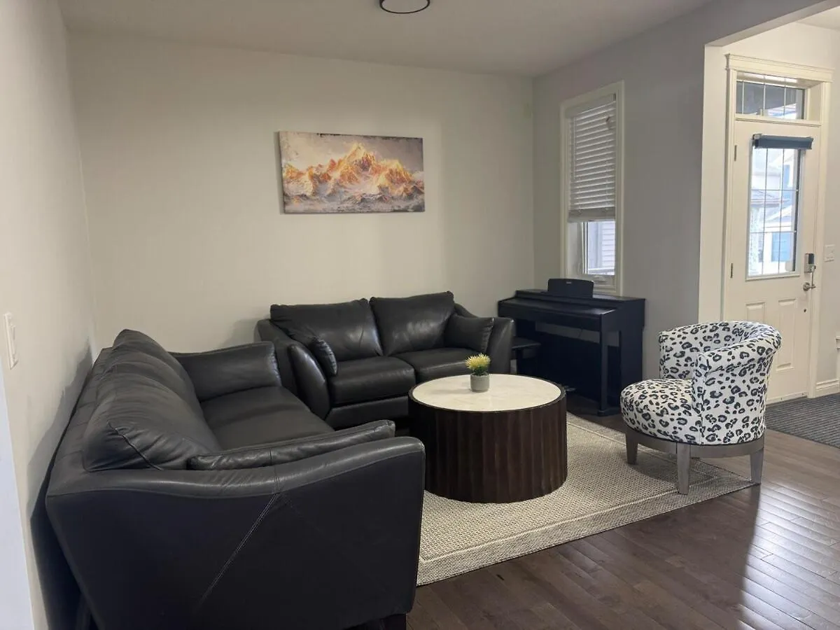 別荘 Exquisite Entire 4- Bed Rooms Vacation Home! カルガリー