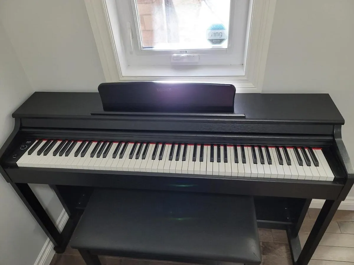 Exquisite Entire 4- Bed Rooms Vacation Home! Calgary