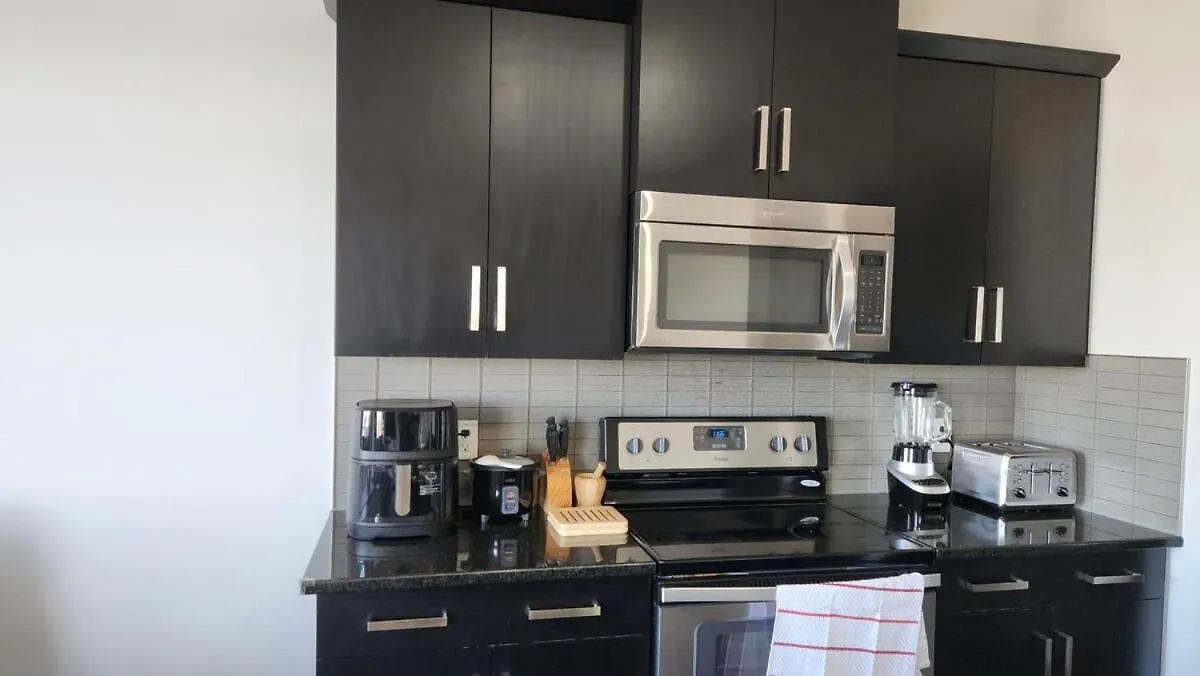 Exquisite Entire 4- Bed Rooms Vacation Home! Calgary Holiday home