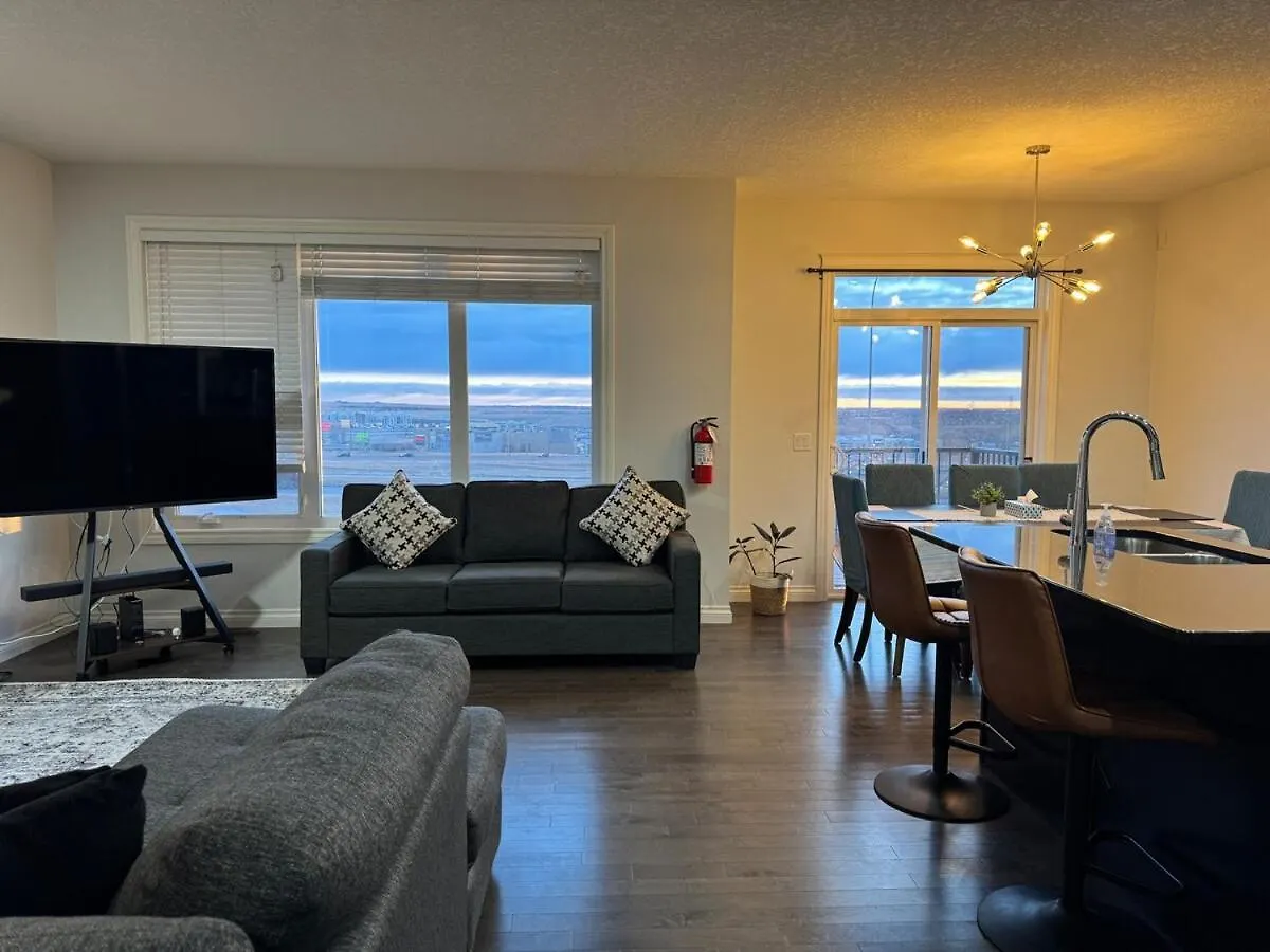 Exquisite Entire 4- Bed Rooms Vacation Home! Calgary 0*,  Canada