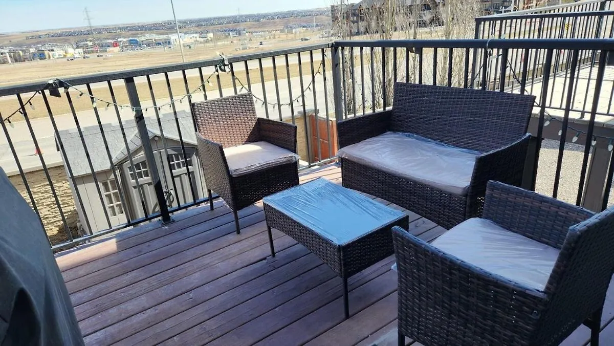 Exquisite Entire 4- Bed Rooms Vacation Home! Calgary