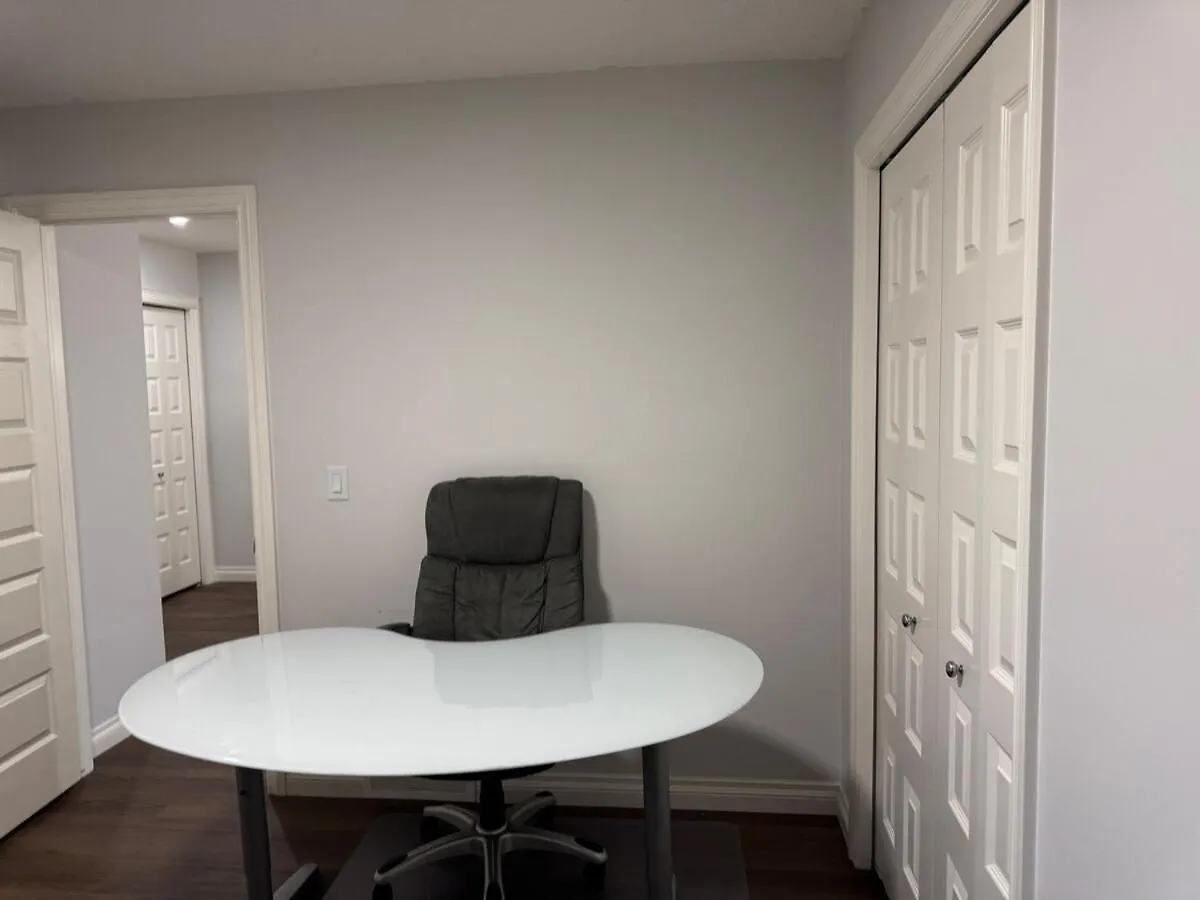 Exquisite Entire 4- Bed Rooms Vacation Home! Calgary